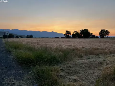 2 E St, Baker City, OR 97814