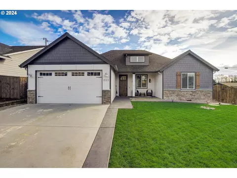 2123 NW 70th St, Vancouver, WA 98665