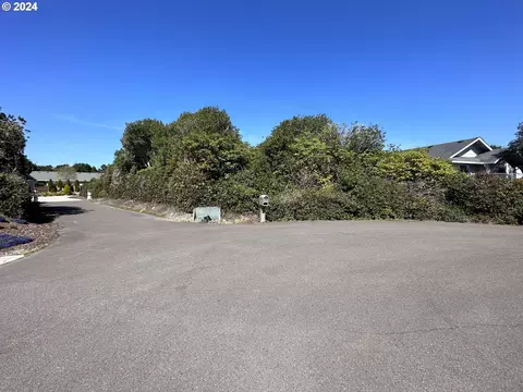 cloudcroft ln, Florence, OR 97439
