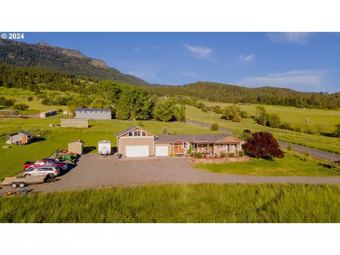 69841 Haefer Ln, Cove, OR 97824