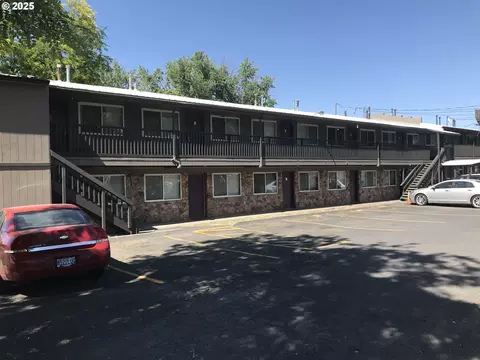 414 SE 17th St, Pendleton, OR 97801 photo 1