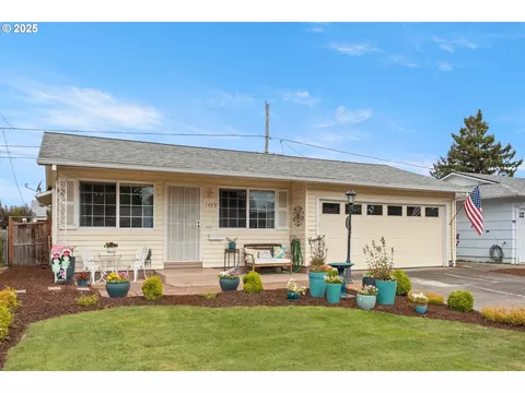 1499 Walton Way, Woodburn, OR 97071