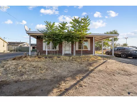 725 8th St, Umatilla, OR 97882