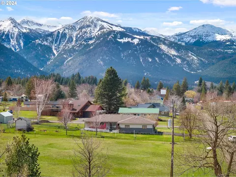 300 S East St, Joseph, OR 97846
