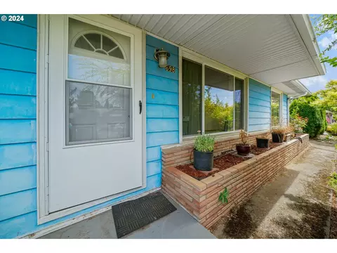 698 Meadowlawn Dr SE, Salem, OR 97301