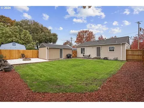 704 Waverly Dr SE, Albany, OR 97322