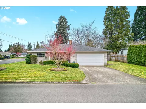 990 N Hawthorne Ct, Canby, OR 97013