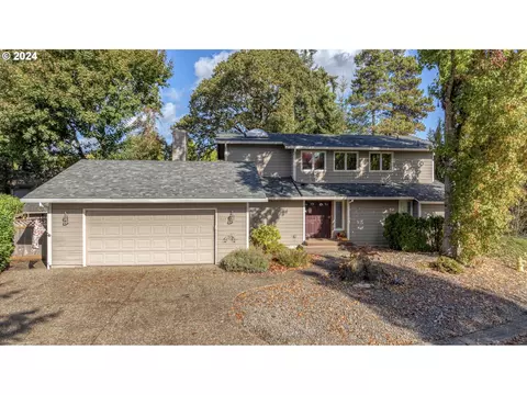 1017 NW Oakwood Cir, Mcminnville, OR 97128