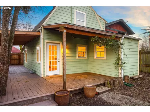 820 F St, Springfield, OR 97477