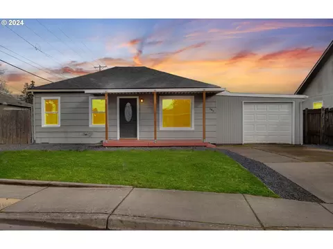 645 21st St, Springfield, OR 97477