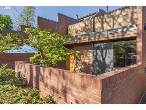 136 High St, Eugene, OR 97401