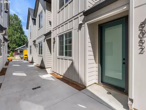 5052 NE 14th Ave #4, Portland, OR 97211