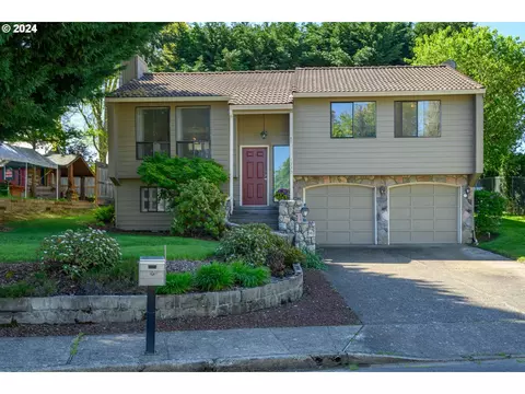 1330 SW Russ Ln, Mcminnville, OR 97128