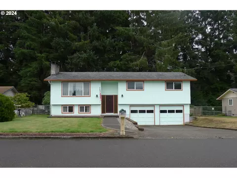 3167 Ridgeway Dr, Reedsport, OR 97467