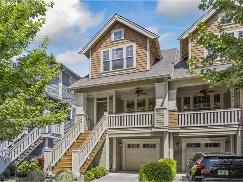 137 NE Cook St, Portland, OR 97212