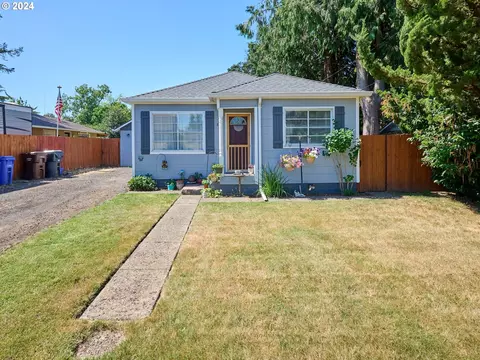 318 E 5th St, Molalla, OR 97038