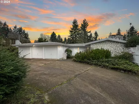817 W 38th Ave, Eugene, OR 97405