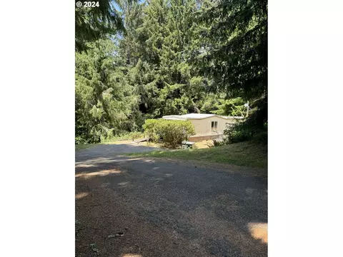 92553 Cascade Ln, Coos Bay, OR 97420