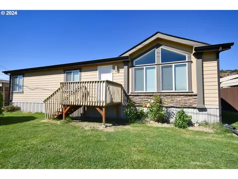 2715 W 7th St #46A, The Dalles, OR 97058