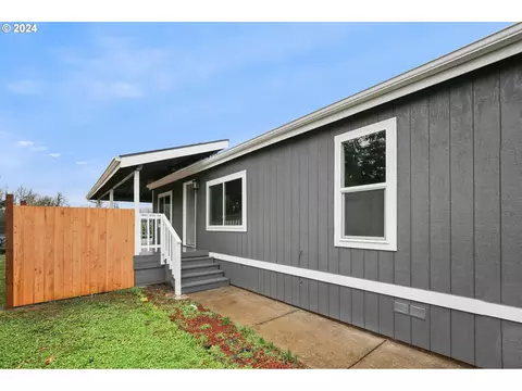 794 Lochaven Ave, Springfield, OR 97477