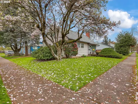 10805 NE Hancock St, Portland, OR 97220