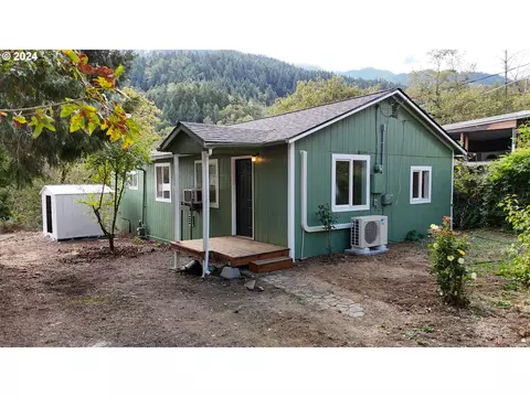 481 SW 4th St, Canyonville, OR 97417