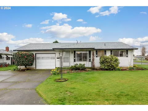2275 Country Club Ter, Woodburn, OR 97071