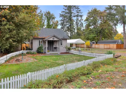 37968 Railroad Ln, Marcola, OR 97454