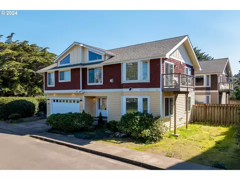 205 NW Fayette St, Waldport, OR 97394
