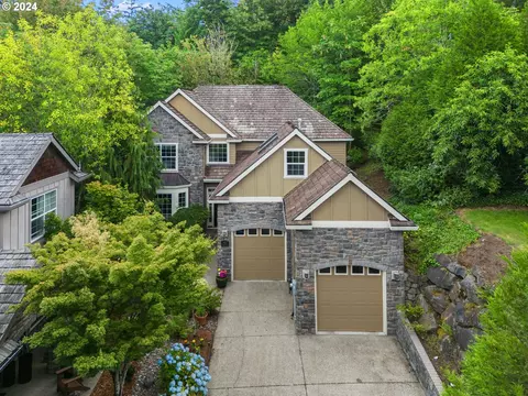 9521 NW Randall Ln, Portland, OR 97229