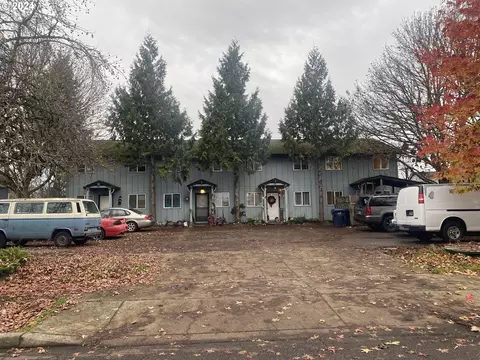 1230 Bramblewood Ln, Eugene, OR 97404