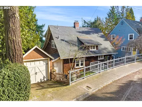 2672 SW Talbot Rd, Portland, OR 97201