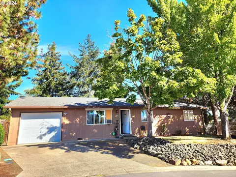 135 Aloha Ct, Roseburg, OR 97471
