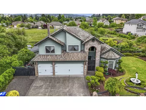 12095 SEcho Valley St, Clackamas, OR 97015