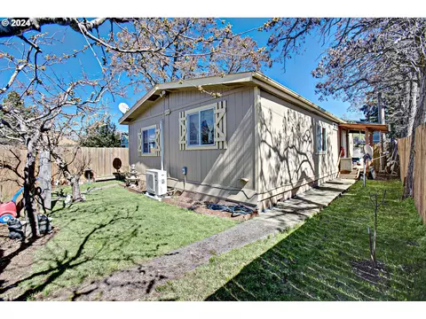 1115 9th St, Hood River, OR 97031
