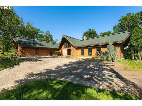 780 SE Summit Dr, Roseburg, OR 97470