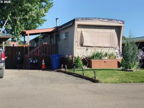 136 Berry Loop Ln, Roseburg, OR 97471