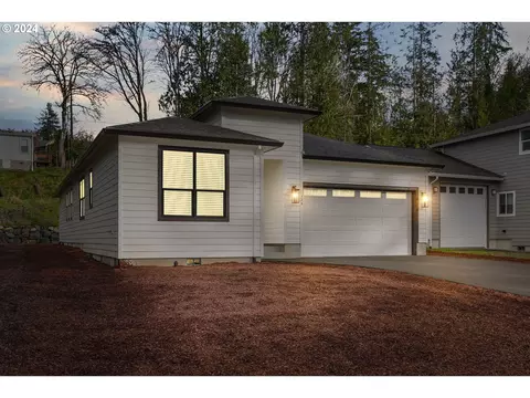 523 E 2nd St, Rainier, OR 97048