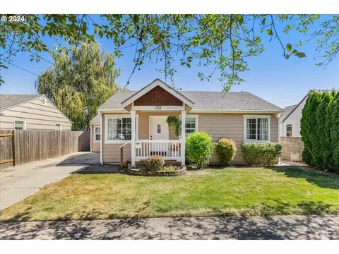 1212 NE Galloway St, Mcminnville, OR 97128