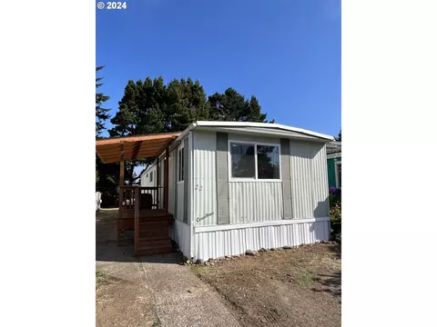 1699 27th St #22, Florence, OR 97439