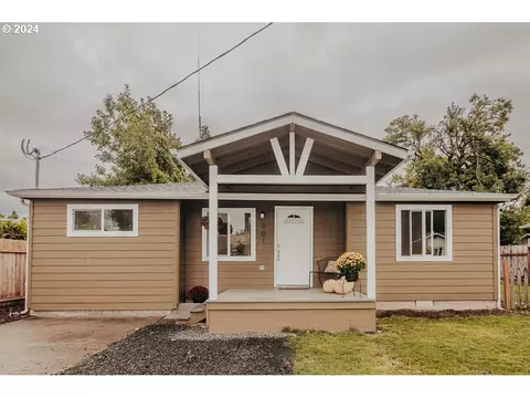 901 25th St, Springfield, OR 97477