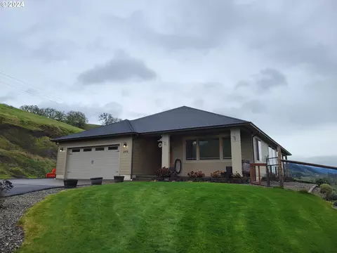 240 Hatfield Dr, Roseburg, OR 97470