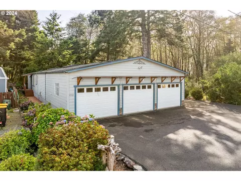 1001 NE Smith St, Rockaway Beach, OR 97136