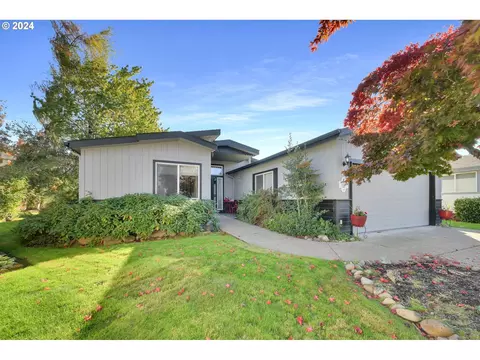 121 Andrew Dr, Cottage Grove, OR 97424