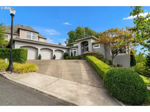 2342 NW Pinnacle Dr, Portland, OR 97229