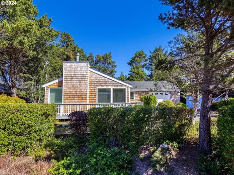 325 El Cerrito Ave, Lincoln City, OR 97367