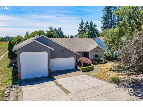 920 E Henry Rd, Newberg, OR 97132
