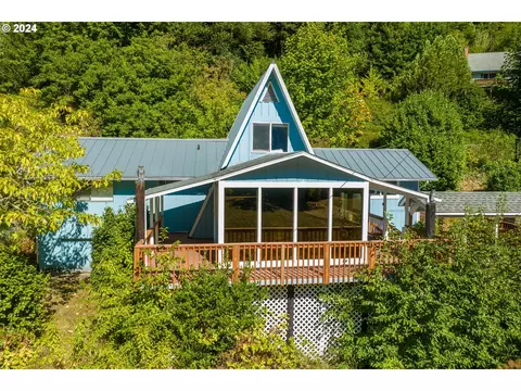 2078 Scottsburg West Rd, Scottsburg, OR 97473