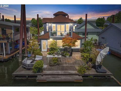 2630 N Hayden Island Dr #14, Portland, OR 97217