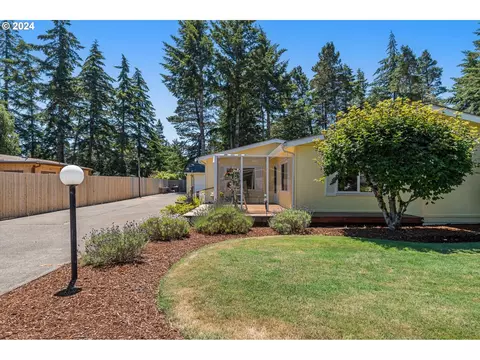 2140 12th St, Florence, OR 97439